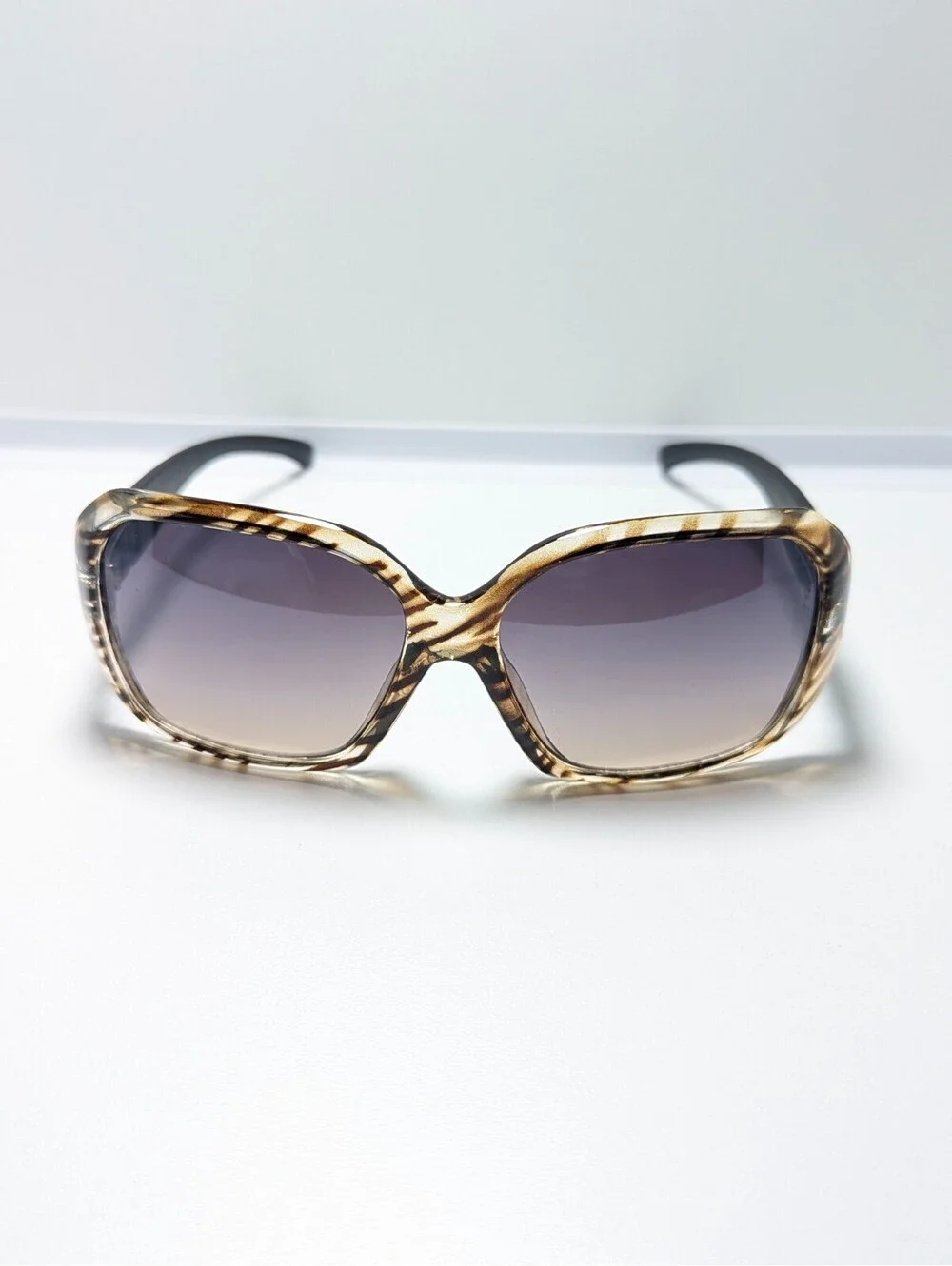 DG 26976 Womens Brown Leopard Sunglasses Purple Gradient Lens
